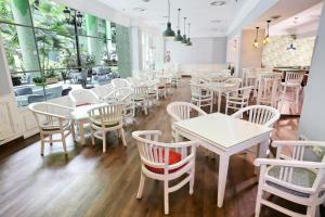 Reštaurácia alebo iné gastronomické zariadenie v ubytovaní Holiday World RIWO Hotel.