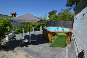 Bazén v ubytování Apartament Gina a 3 kms d Lloret de mar nebo v jeho okolí