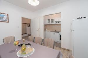 Kuchyňa alebo kuchynka v ubytovaní Apartment Slava