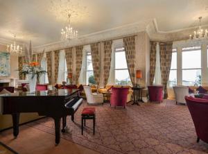 Posezení v ubytování Royal Marine Hotel