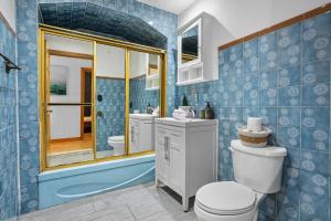 Koupelna v ubytování Magnificent 4BR in Downtown Mont-Royal