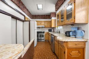 Kuchyň nebo kuchyňský kout v ubytování Magnificent 4BR in Downtown Mont-Royal + 27 fotografií