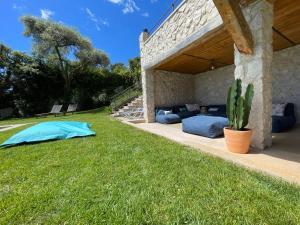 Taman di luar Luxueuse villa avec vue village et mer sur saint Paul de Vence +31 gambar