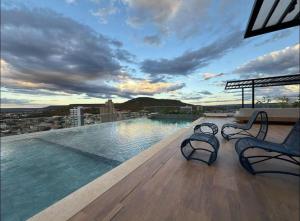 a swimming pool on the roof of a building at Estúdio novo com mobília completa in Barreiras