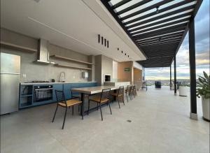 a large kitchen with a long table and chairs at Estúdio novo com mobília completa in Barreiras