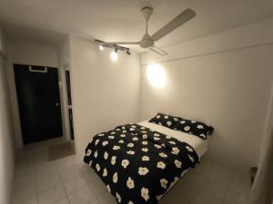 Postel nebo postele na pokoji v ubytování Hermoso Bukit Beruntung + 7 fotografií