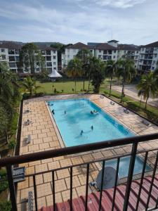 Bazén v ubytování Hermoso Bukit Beruntung nebo v jeho okolí