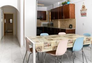 Η κουζίνα ή μικρή κουζίνα στο Martin 2 bed Apartment