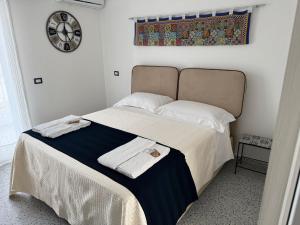 Postel nebo postele na pokoji v ubytování La Scala Suite
