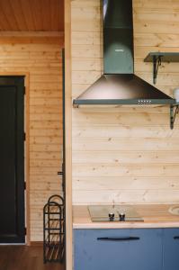 Kuchyň nebo kuchyňský kout v ubytování Kakhshiani Mestia Cottages + 37 fotografií