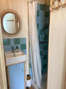 Ένα μπάνιο στο Room studio Douarnenez