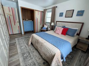 Ένα ή περισσότερα κρεβάτια σε δωμάτιο στο THE HUB Comfy Ranch home beside Letchworth near SUNY & Finger Lakes