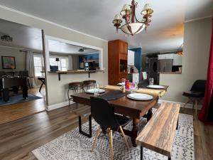 Η κουζίνα ή μικρή κουζίνα στο THE HUB Comfy Ranch home beside Letchworth near SUNY & Finger Lakes +17 φωτογραφίες