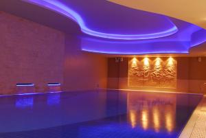 Bazén v ubytování Royal Marine Hotel nebo v jeho okolí