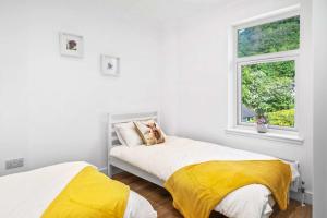 Ένα ή περισσότερα κρεβάτια σε δωμάτιο στο Modern & Peaceful 2BR Home - Free Parking