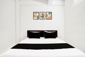 Ένα ή περισσότερα κρεβάτια σε δωμάτιο στο Collection O Ak Hotels