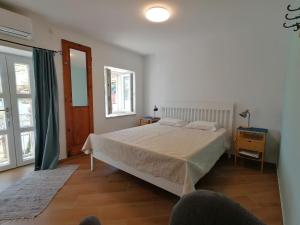 Postel nebo postele na pokoji v ubytování Apartments & Rooms Dinko