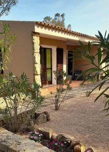 Το κτήριο όπου στεγάζεται  η παραθεριστική κατοικία