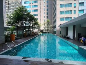 Bazén v ubytování Holiday At KLCC Mercu Summer Suites nebo v jeho okolí