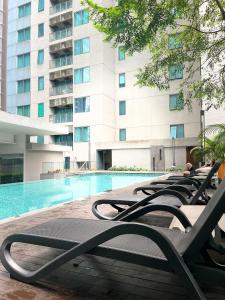 Bazén v ubytování Holiday At KLCC Mercu Summer Suites nebo v jeho okolí