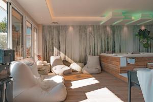 Posezení v ubytování Hôtel Édenia - Spa Estime&Sens