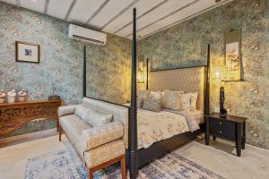 Ένα ή περισσότερα κρεβάτια σε δωμάτιο στο Luxurious Arakana Villa with Pool