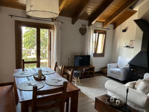 Posezení v ubytování Apartament del Llac