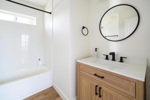 Koupelna v ubytování Stylish Stays in Historic Fourth Ward