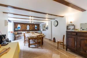 a kitchen and dining room with a table and chairs at Chambre Bleuet in Auriac-du-Périgord