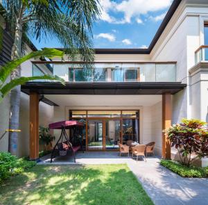 an external view of a house with a patio at 三亚亮庭观棠独享别墅 in Sanya