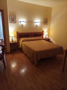 Postel nebo postele na pokoji v ubytování Castillo Lanjaron