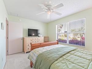 Postel nebo postele na pokoji v ubytování 1861 Z3B VILLAGE OF AMELIA by REMAX Premier