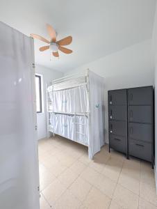 Postel nebo postele na pokoji v ubytování Las Palmas Nest Hostel