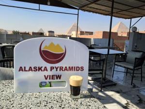 Vottorð, verðlaun, skilti eða annað skjal til sýnis á Alaska pyramids view Hotel