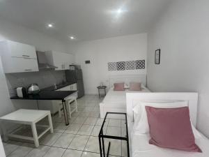 Kuchyň nebo kuchyňský kout v ubytování Spile Rooms Lukas