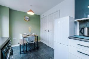 A cozinha ou kitchenette de Steps from O2 Apollo, Ox road