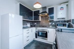 A cozinha ou kitchenette de Steps from O2 Apollo, Ox road