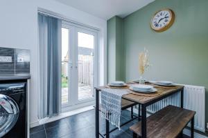 A cozinha ou kitchenette de Steps from O2 Apollo, Ox road