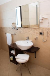 Ένα μπάνιο στο Gullo Hotel