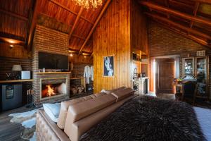 a living room with a couch and a fireplace at Morada Valente in Gramado