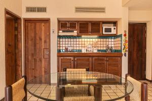 Кухня или мини-кухня в Solmar Resort
