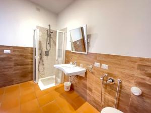 a bathroom with a sink and a shower at Casale Rotoloni in Protte +123 photos