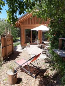 Petit chalet neuf indépendant 2 pers "La cabane de Jean "外面的花园