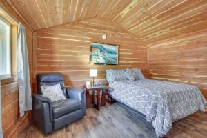 Ένα ή περισσότερα κρεβάτια σε δωμάτιο στο Cabin 2 Mi to White River Great for Anglers!