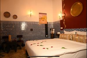 Postel nebo postele na pokoji v ubytování Riad Nouceiba Marrakech