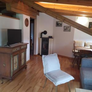A television and/or entertainment centre at Residence La Pineta