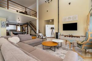 Et tv og/eller underholdning på Villa Sea Colors by An Island Apart