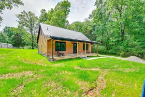 Taman di luar 5 Mi to Mammoth Cave Peaceful Retreat with Fire Pit