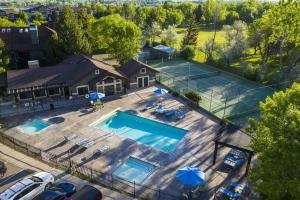 an overhead view of a pool and a tennis court at Mountain Chalet Near Snowbasin, 2BR in Huntsville
