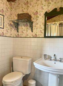 Koupelna v ubytování Appartamento con terrazza privata e giardino vicino a Pisa e Firenze + 37 fotografií